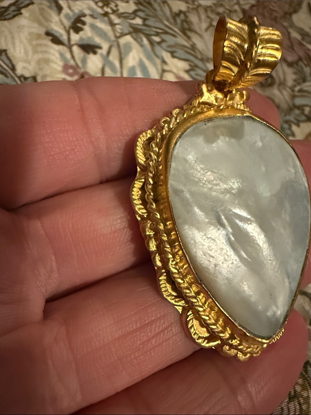 Artisan 18k matte Gold overlay/ Mother-of-Pearl Teardrop Pendant Necklace NWOT